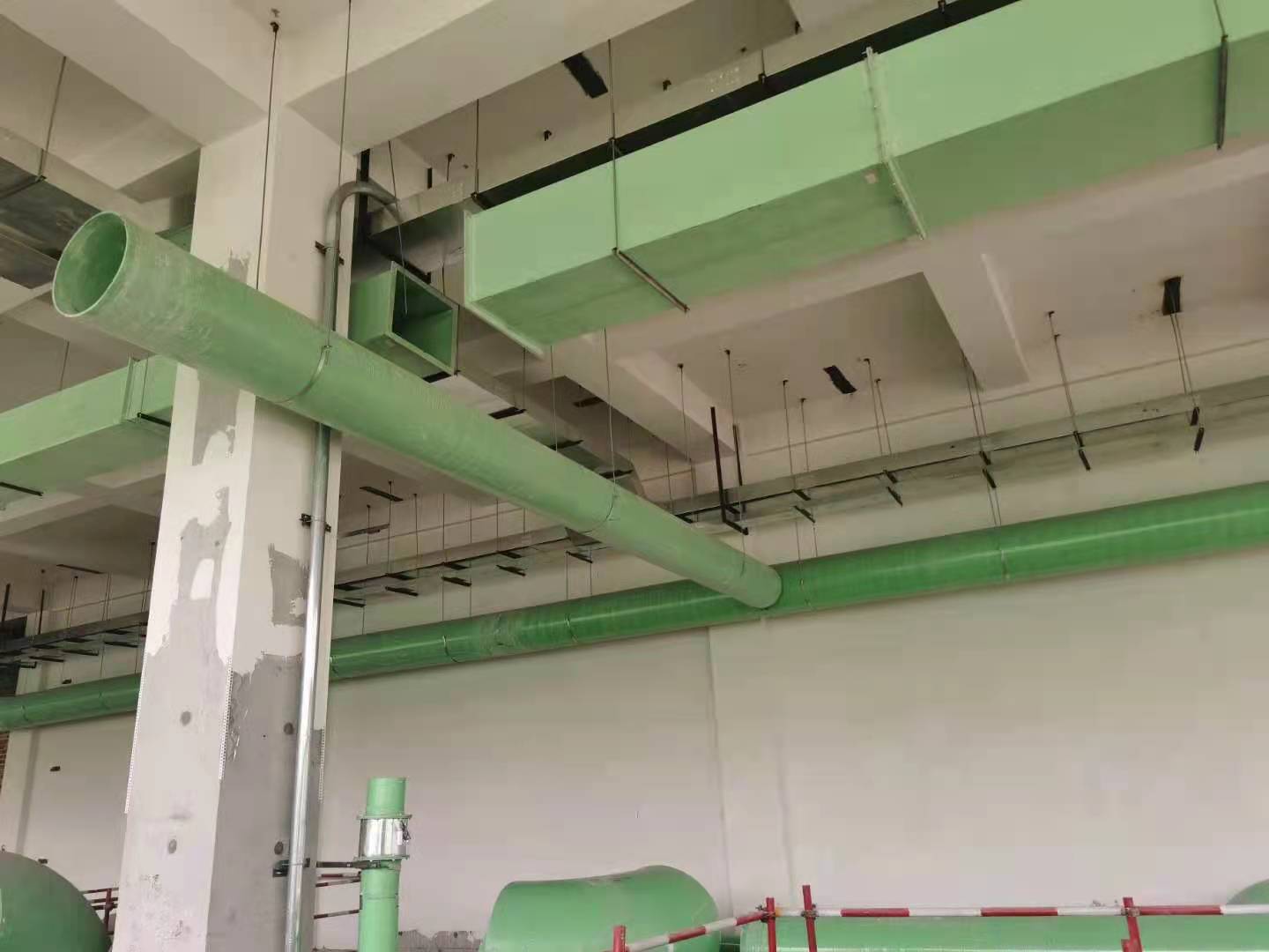 蘇州鎧綸 國(guó)家B1級(jí)阻燃實(shí)驗(yàn)室的環(huán)保通風(fēng)解決方案——半圓索斯風(fēng)管系統(tǒng)